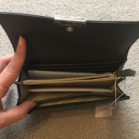 Brand New Wallet!! - Picture 2 of 3